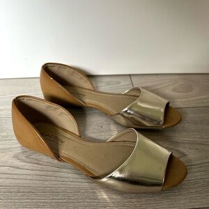 Kenneth Cole Reaction Metallic Gold and Tan Open-Toe Flats Women’s Size 8.5
